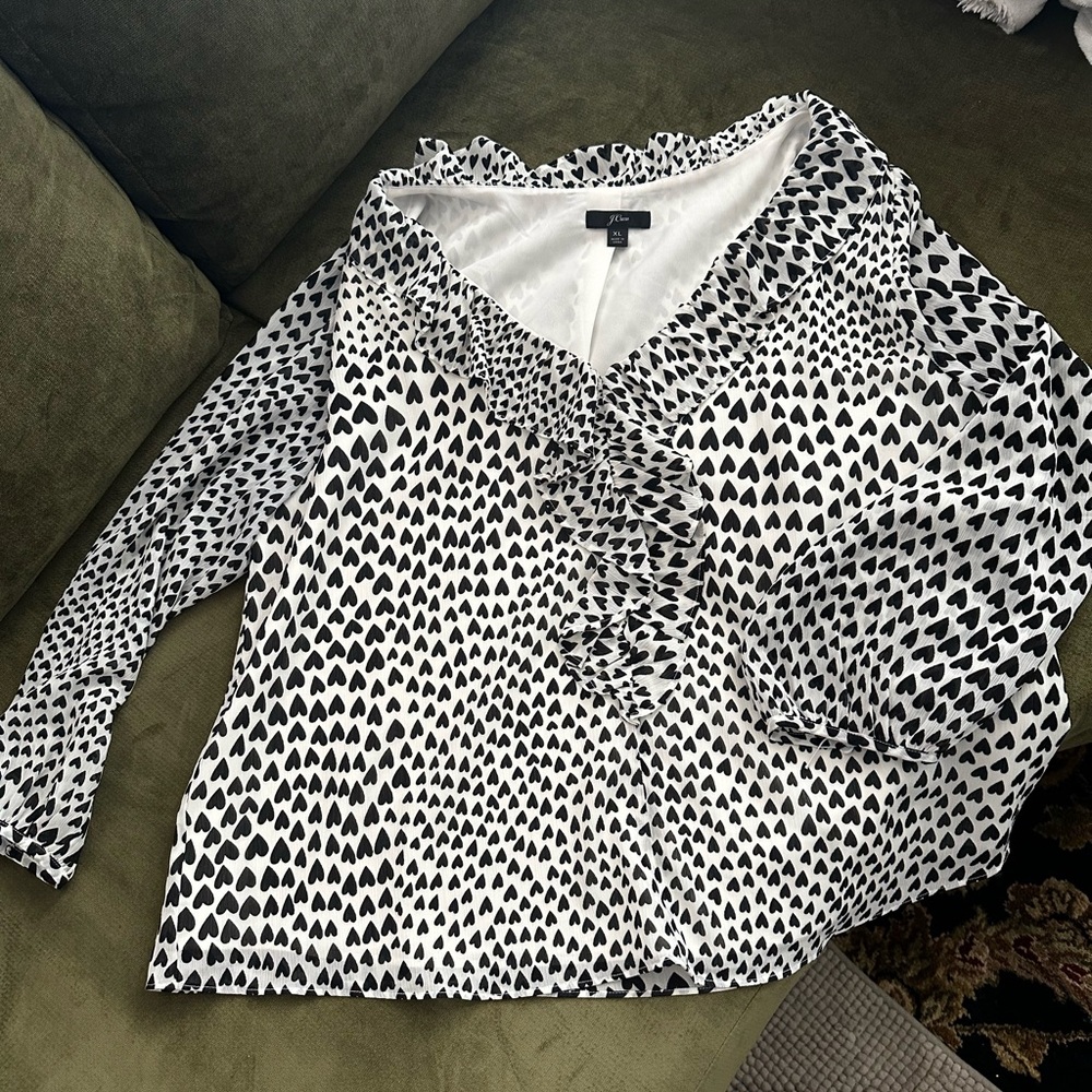 J Crew Ruffle-trim V-neck Blouse in Allover Heart Print X-Large